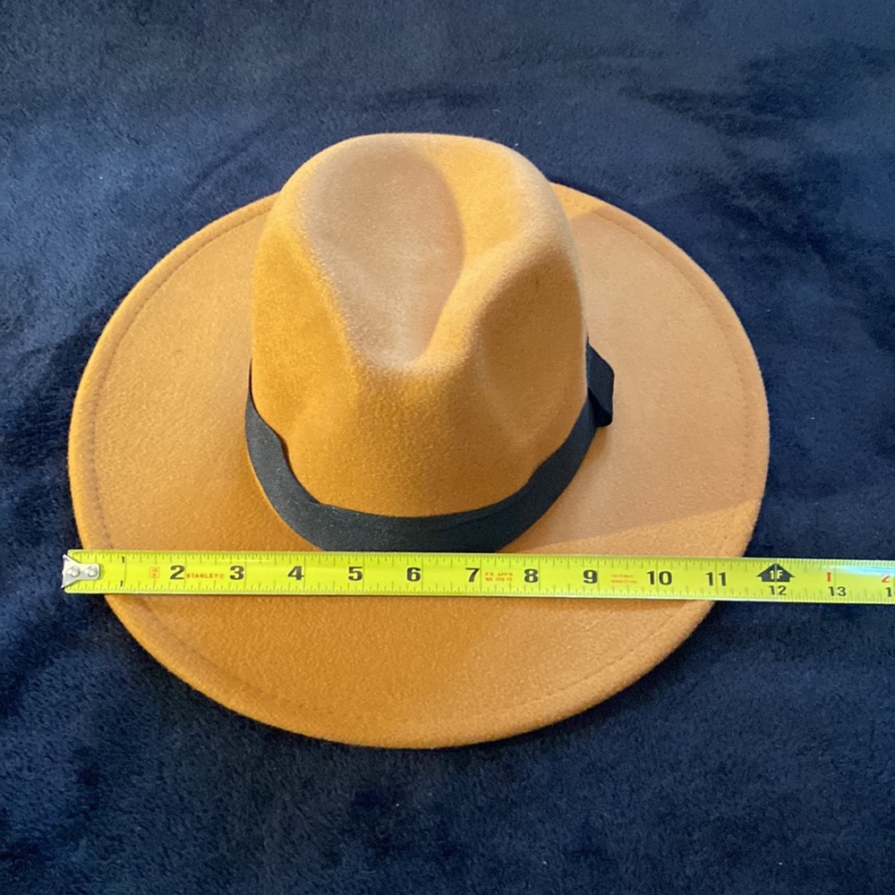 Women’s Hat - Picture 2 of 8